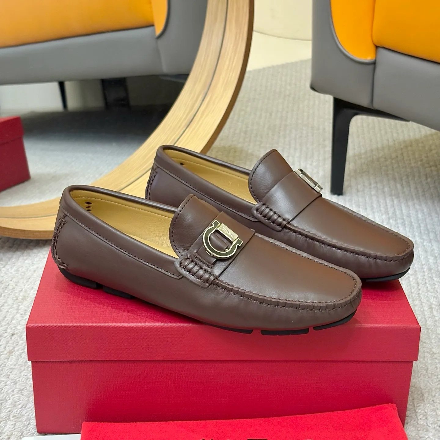 Men's men's shoes 💰420 (Yangli) Ferragamo 〰Ferragamo 2⃣️0⃣️2⃣️5️⃣ New series 👊🏻 Upper 🇮🇹 Italian imported calfskin, original outsole molding. Water-dyed sheepskin lining. The identity of every successful man is set off, and the upper and lower shoes are elegant and stable🚶🏻🚶🏻The high-end custom counter original replica is an eternal classic🔍️Number of codes: 38-46 with counter packaging